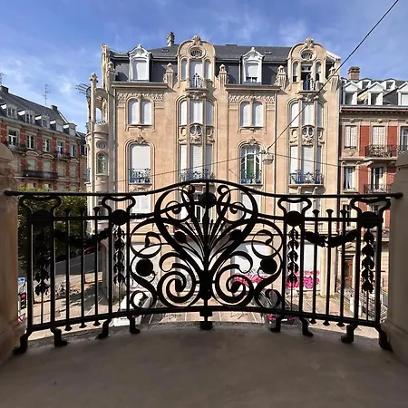 Bourgeois Centre *